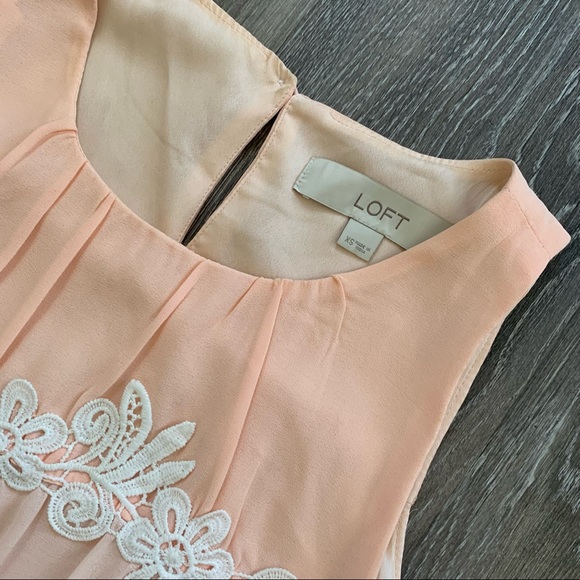 LOFT sleeveless blouse. Ombré peach colour with lace accents. Size XS. - Picture 3 of 3